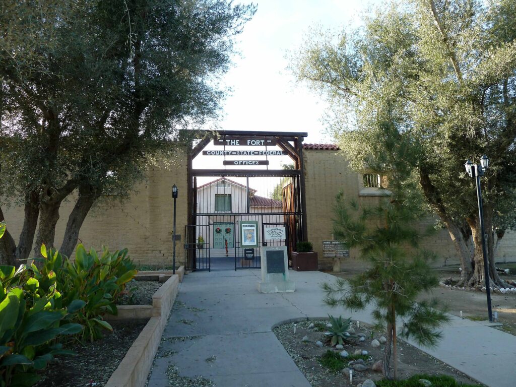 The Fort, Taft, California, photographed by Bobak Ha'Eri, CC BY-SA 3.0.