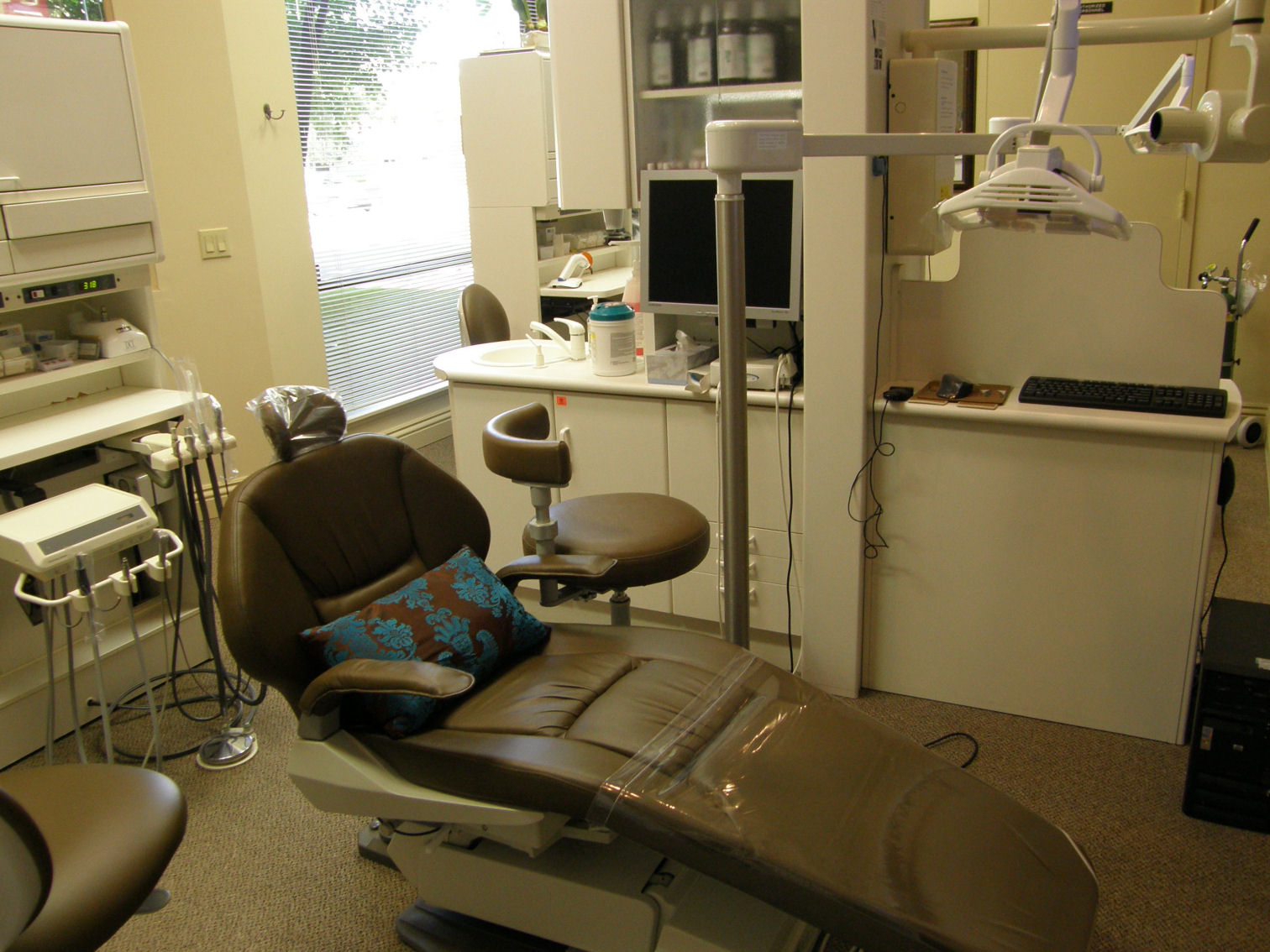Generic dental treatment operatory, not an identified Kern County office